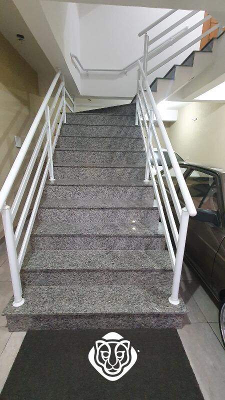 Escada de acesso ao apartamento