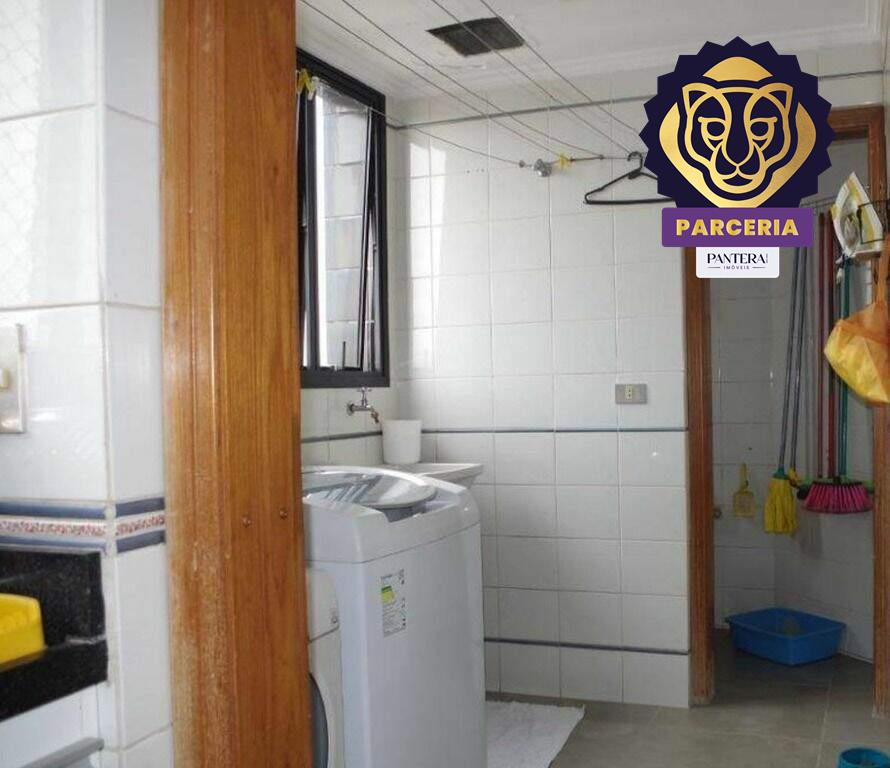 área de serviço com banheiro