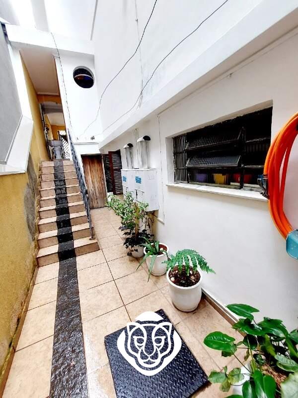 Entrada lateral edícula