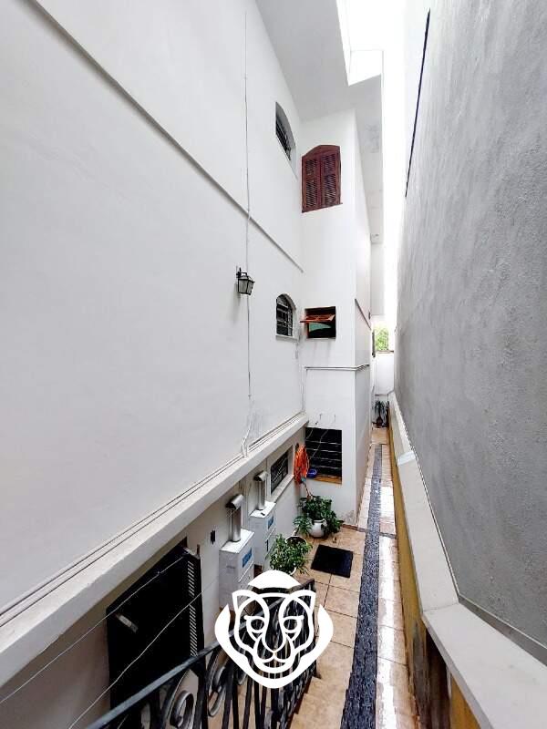 Entrada lateral edícula