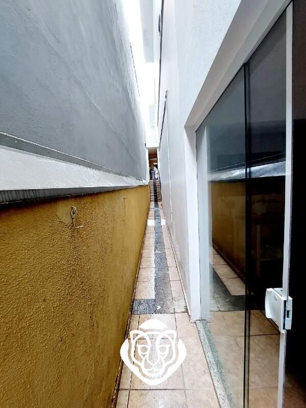 Entrada lateral edícula