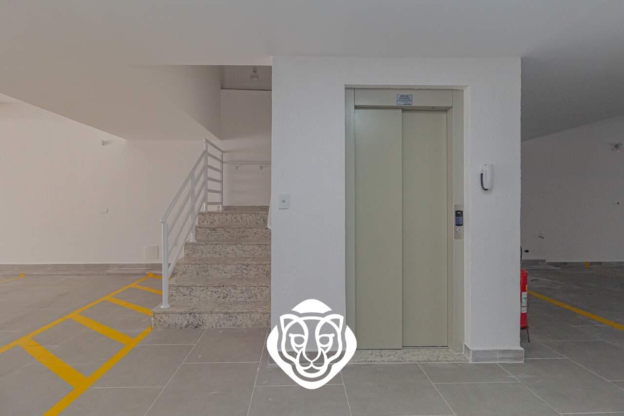 Escada de Acesso / Elevador