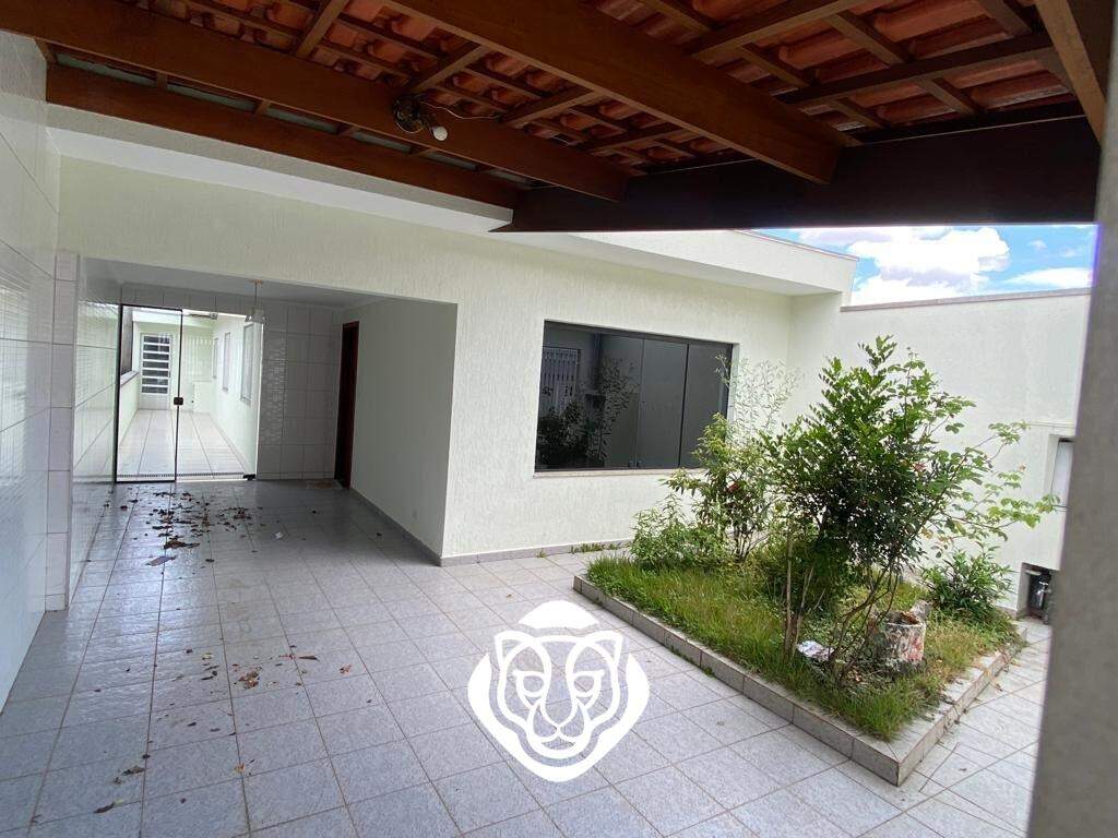 Jardim e garagem