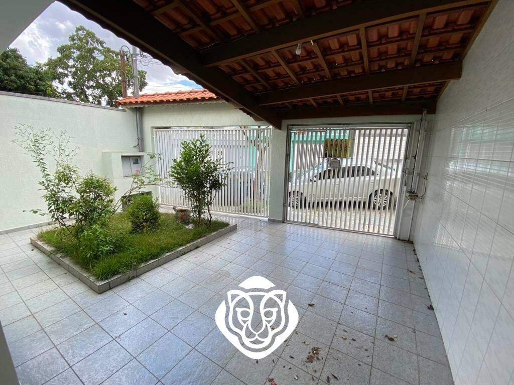 Jardim e garagem
