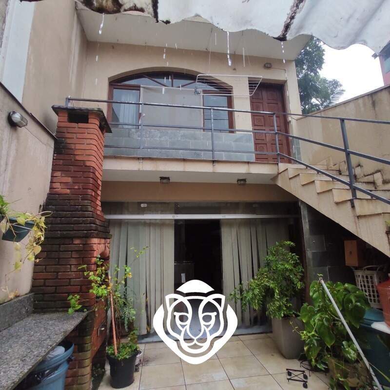 Edícula com banheiro
