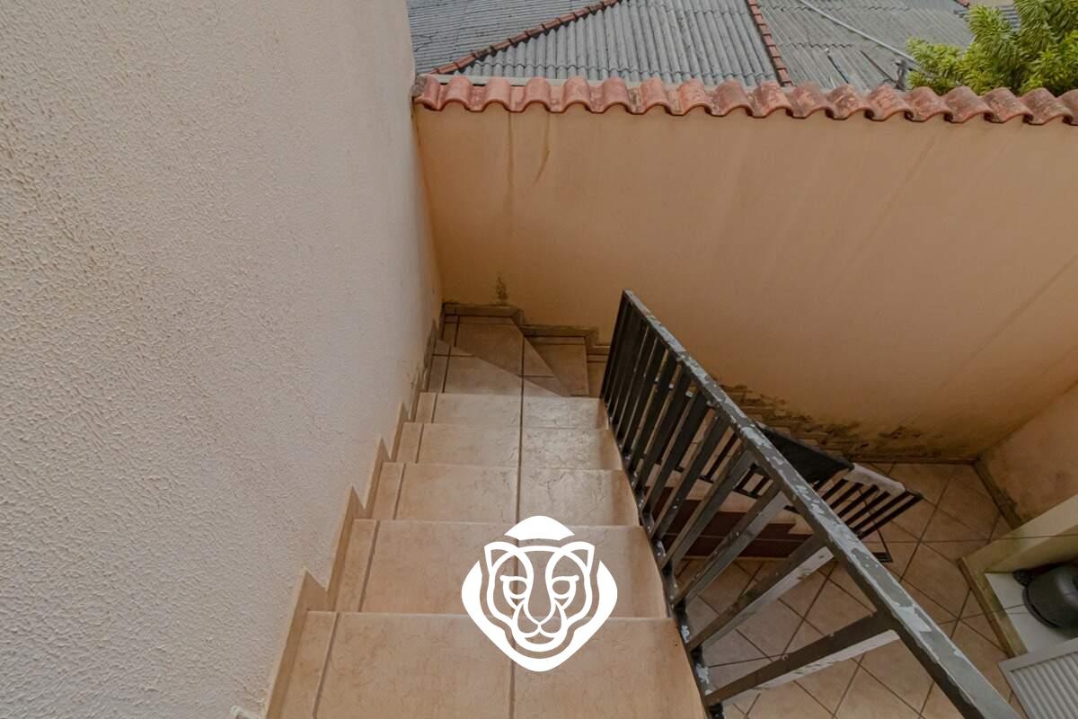 Acesso ao quintal fundos