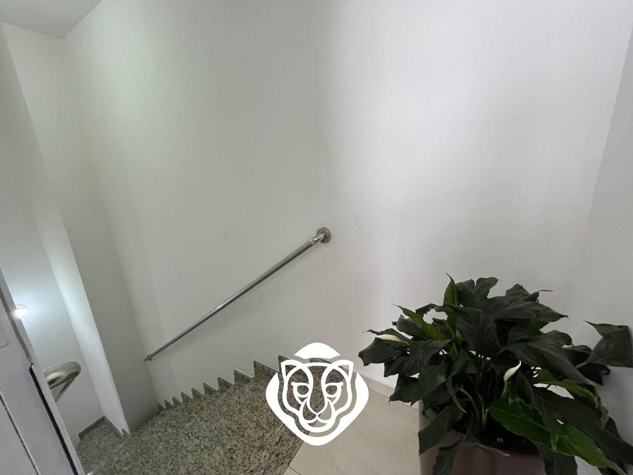 Escada de acesso cobertura