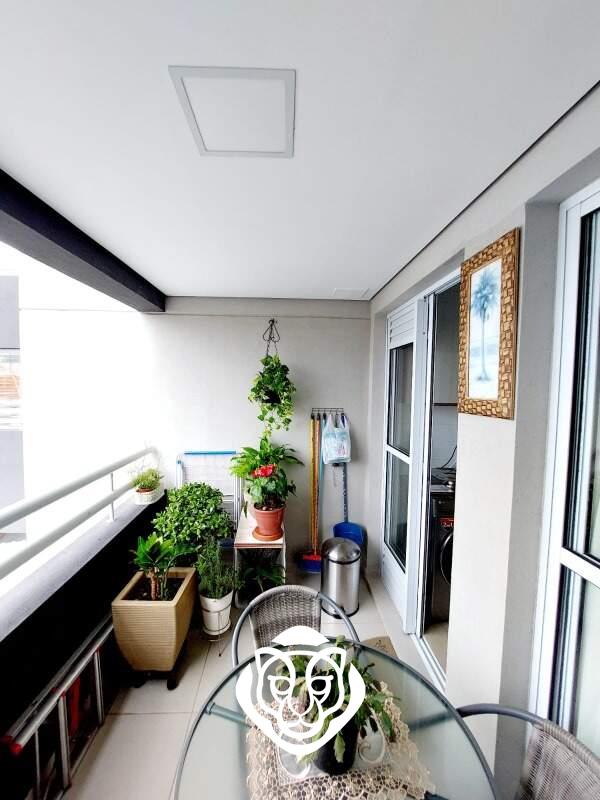 Varanda com churrasqueira 