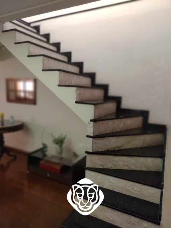 Escada acesso dormitórios 