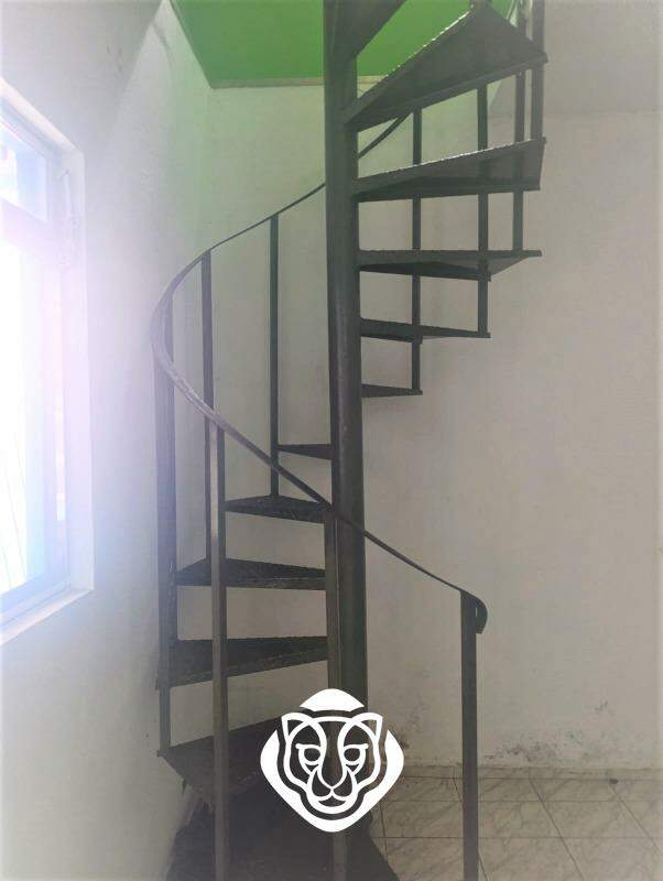 Escada acesso dormitórios - casa II