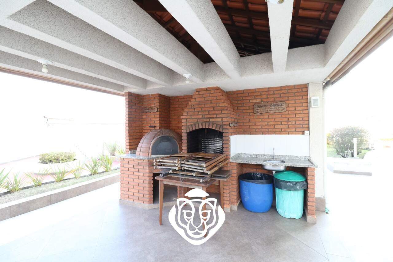 Área de churrasqueira e forno