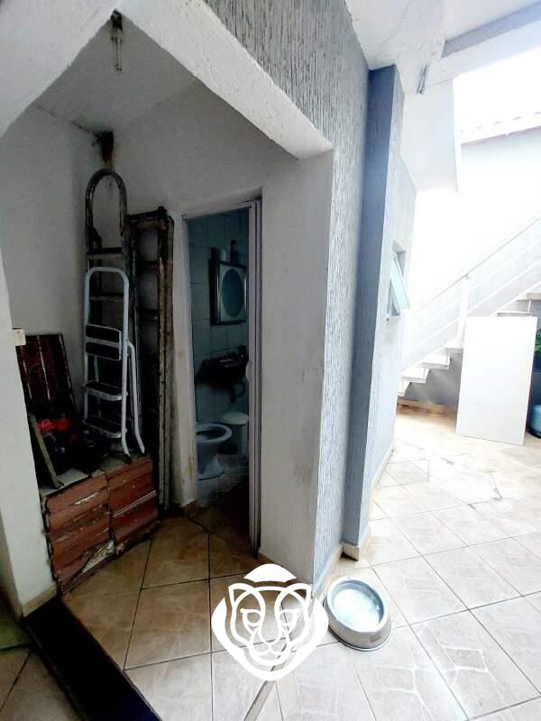 Área de serviço com lavabo