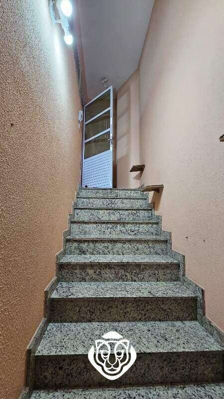 Escada de acesso / cobertura 