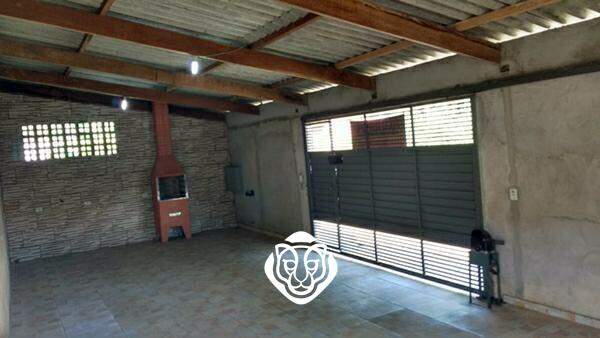 Garagem com churrasqueira