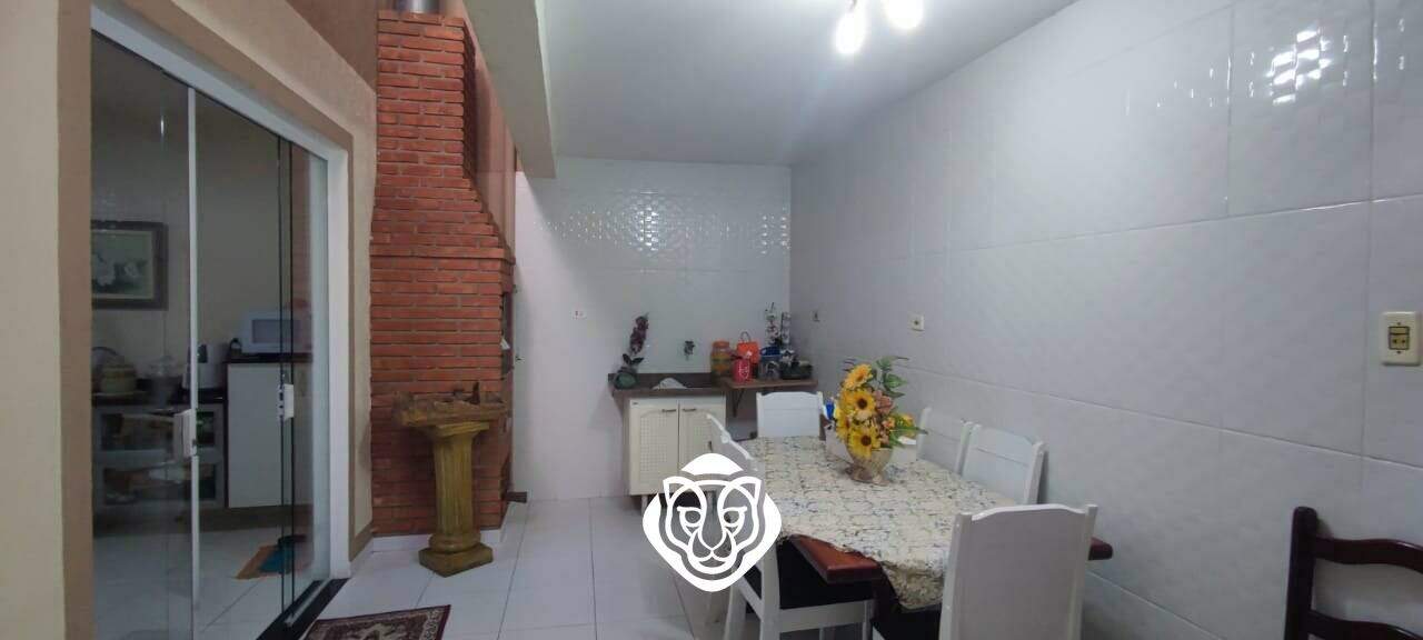 Área gourmet com cozinha