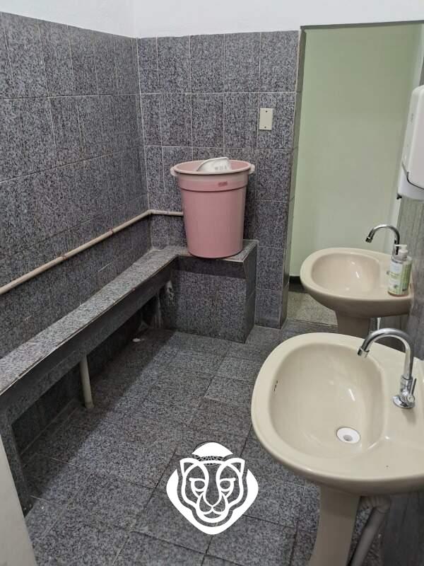 Banheiro Masculino Salão