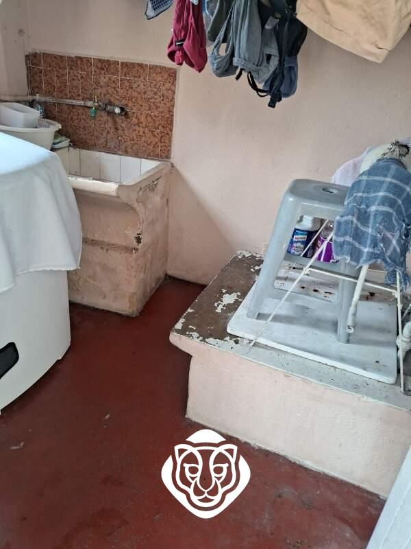 Área de Serviço - Casa Fundos