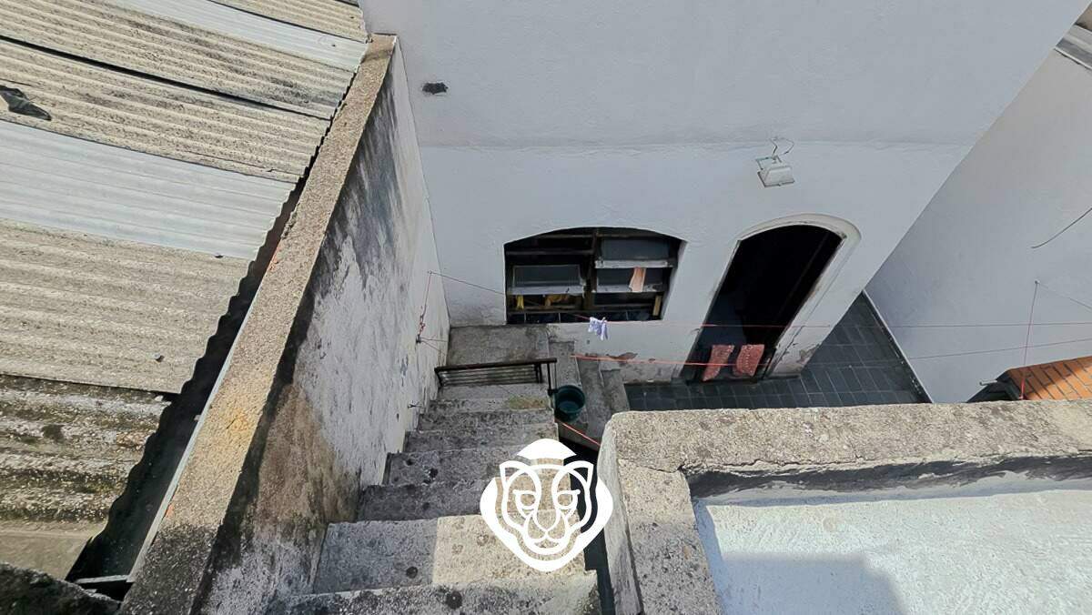 Acesso a varanda fundos 