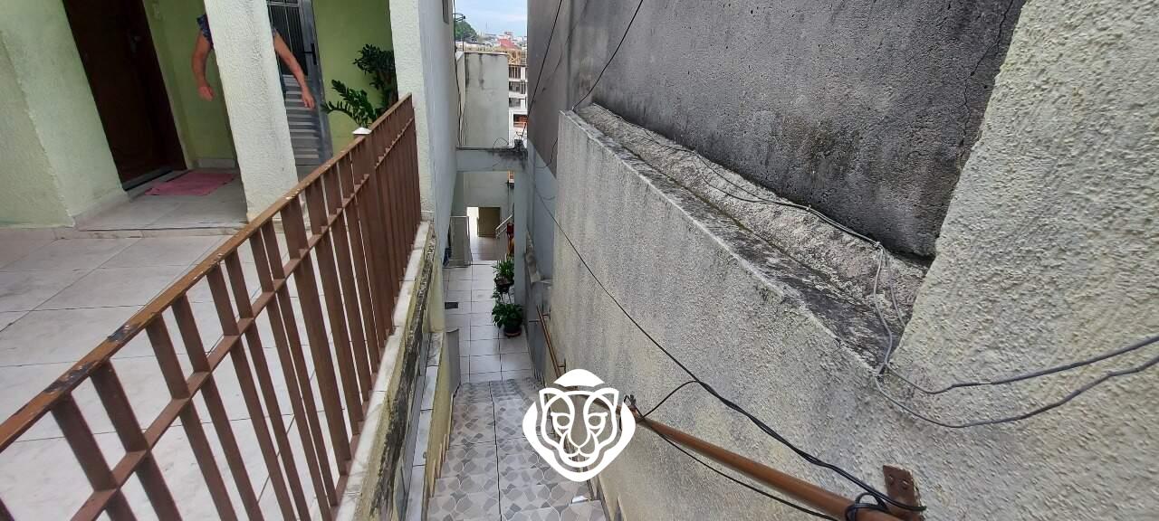 Entrada para casas dos fundos 