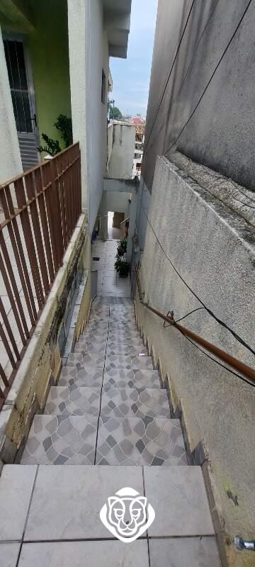 Entrada para casas do fundos 