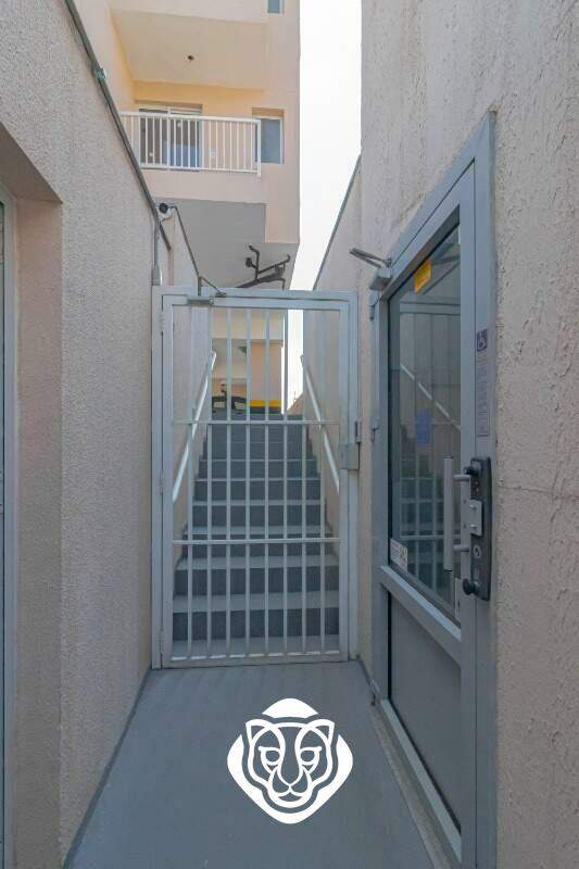 Escada de acesso / Elevador
