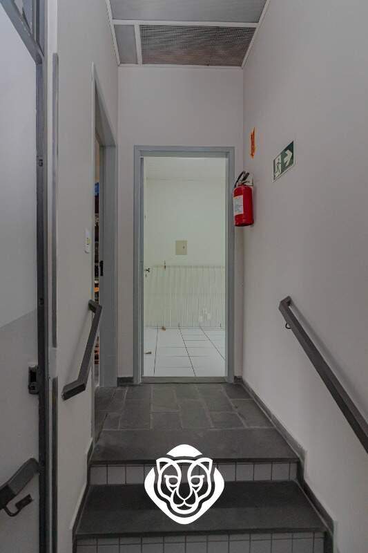 Escada de acesso sala