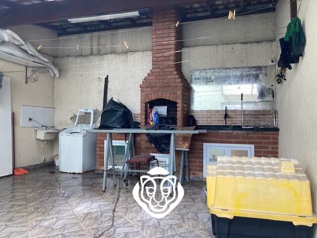 Área de serviço e churrasqueira 