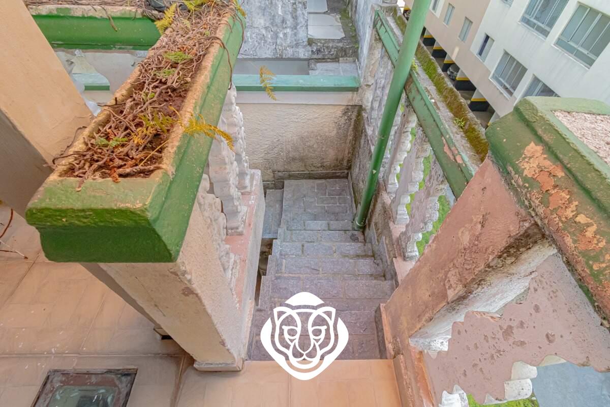 Acesso a varanda fundos