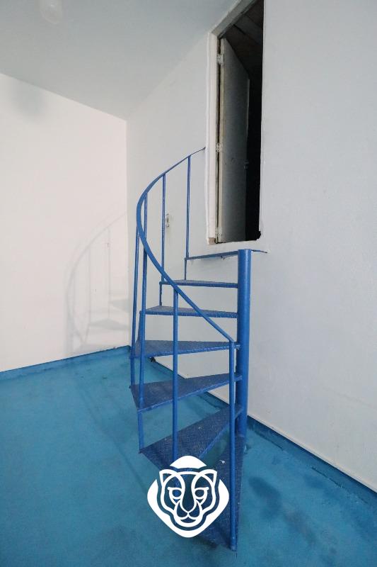 Salão subsolo/Acesso depósito 