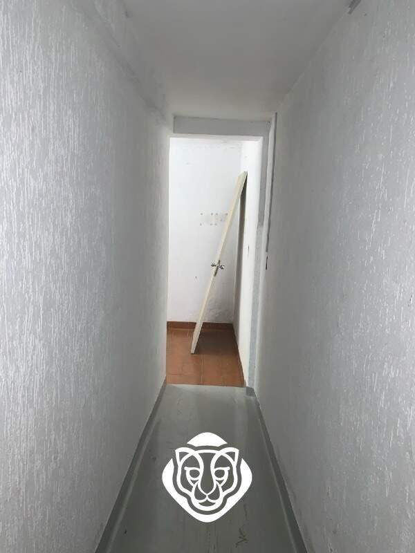 Corredor acesso aos fundos