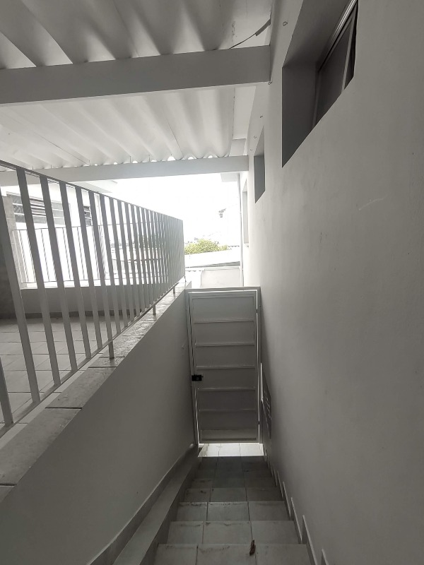 Corredor de acesso área de serviço 