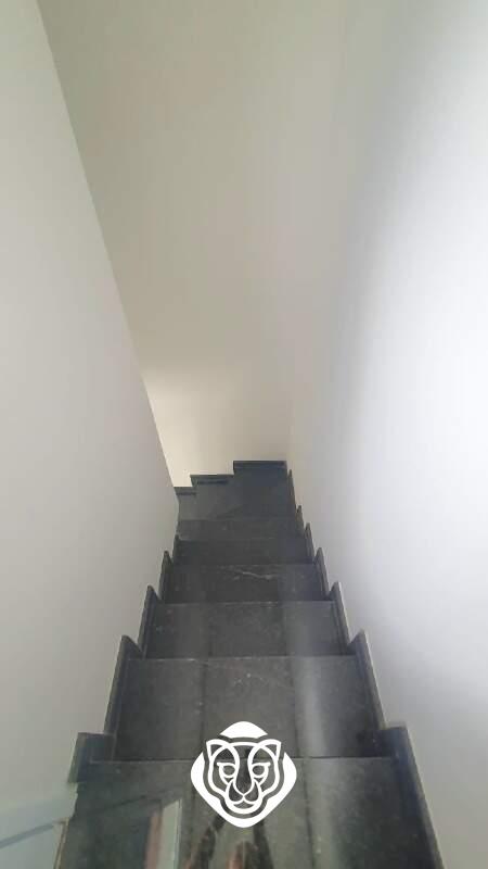 Escada de acesso a cobertura