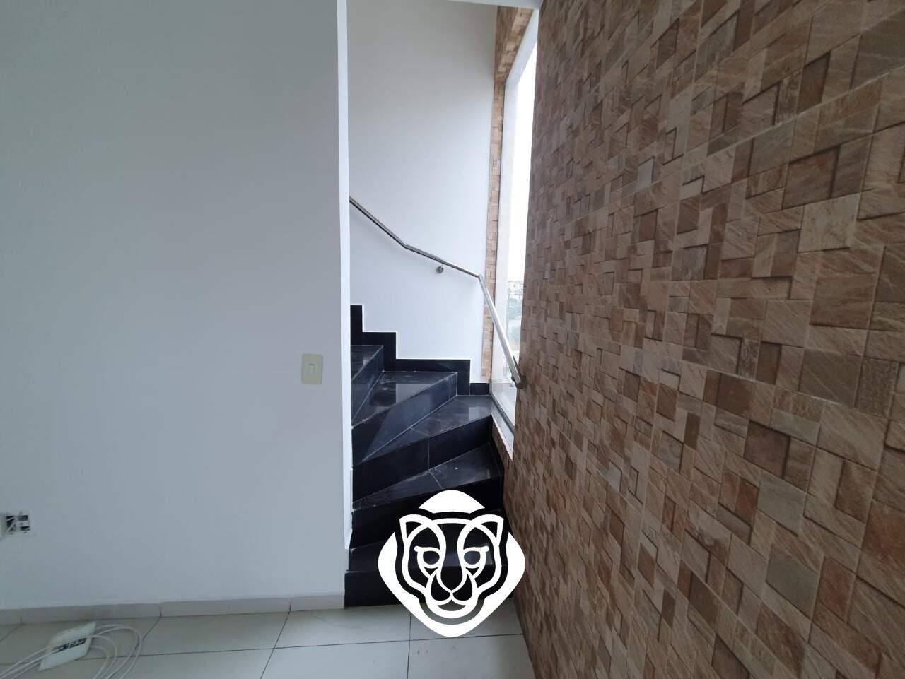 Sala dois ambientes/Acesso interno para cobertura 