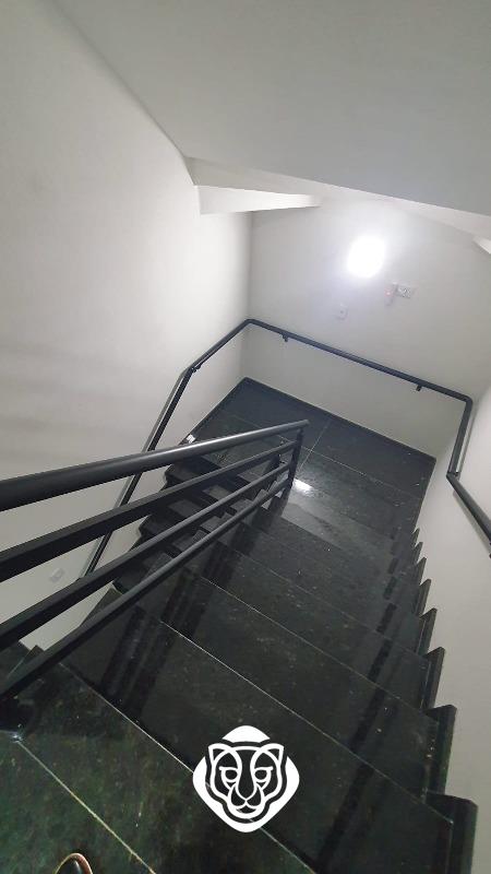 Escada de acesso aos Apartamentos