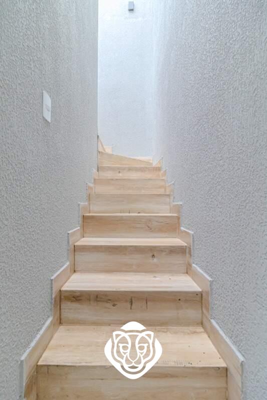 Acesso a varanda fundos 