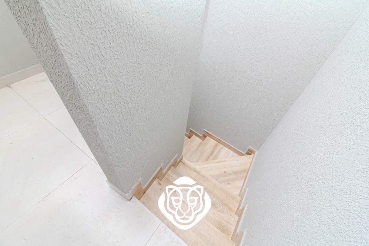 Acesso a varanda fundos 