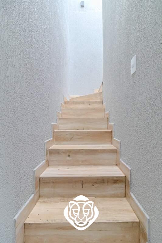 Acesso a varanda fundos 