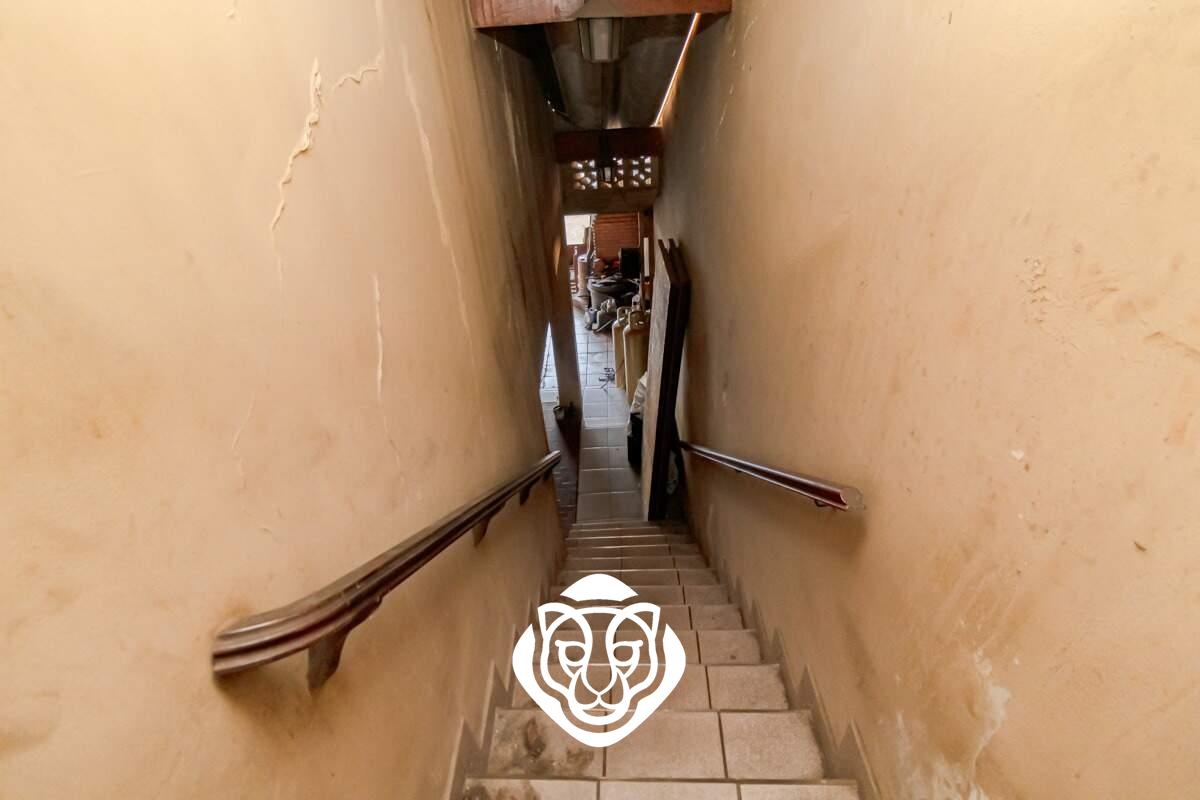 Acesso ao quintal fundos 