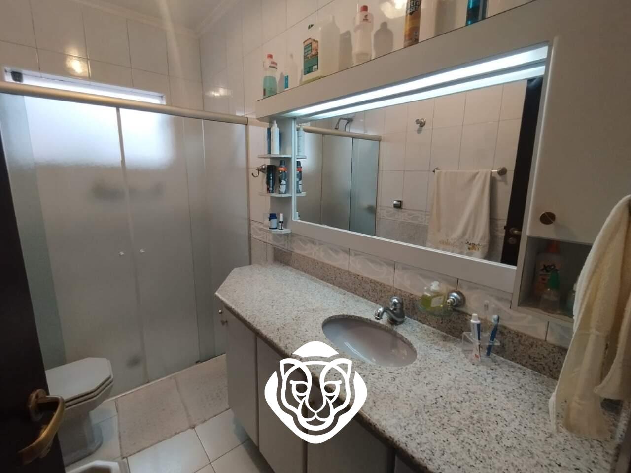 Banheiro suíte  III