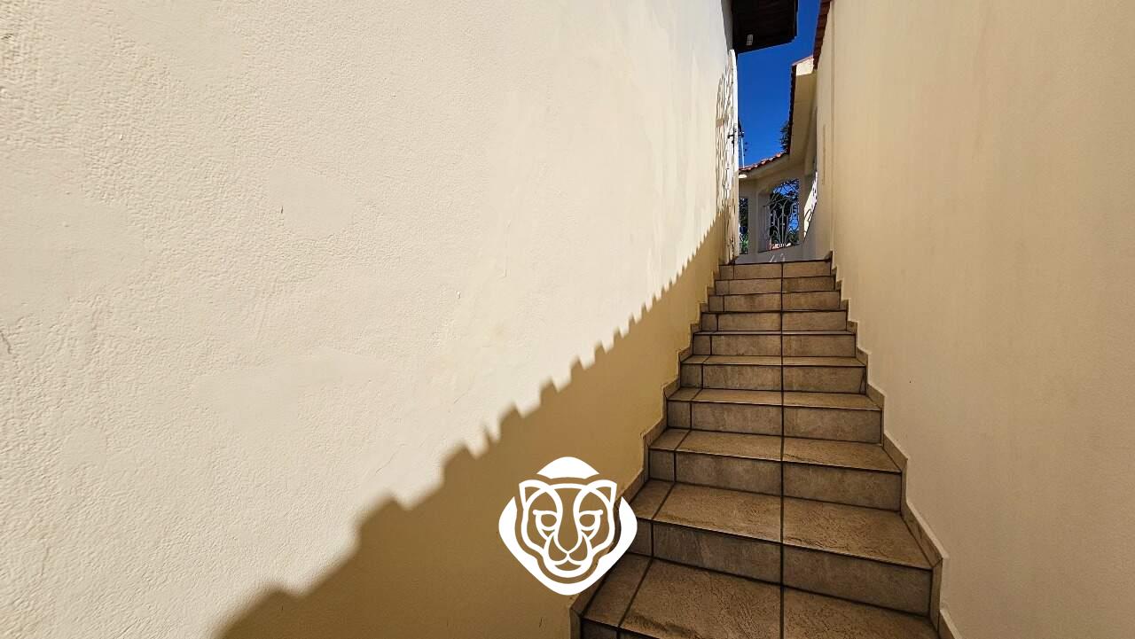 Escada de acesso à Área gourmet / Garagem 