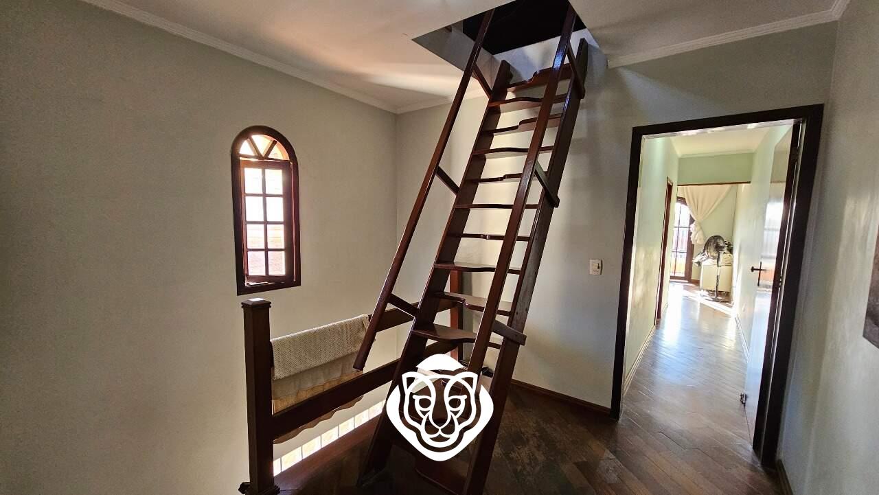 Escada de acesso / Sótão 