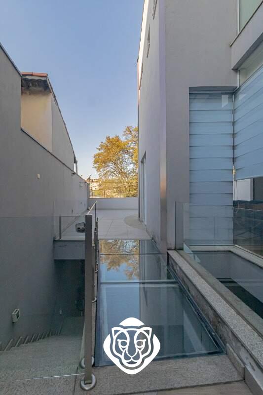 Quintal / Escada de acesso