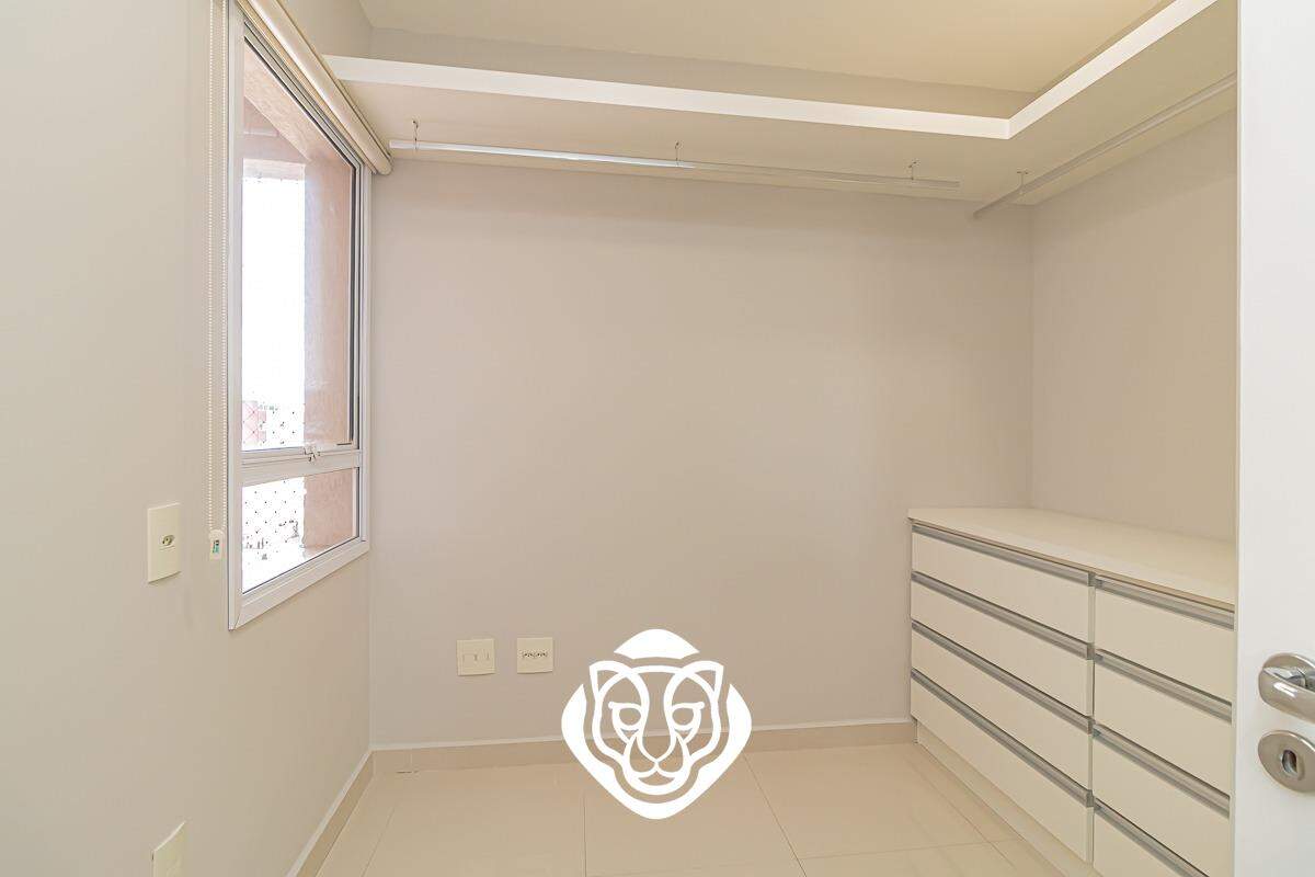 Dormitório II / Closet