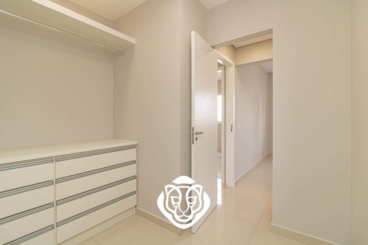Dormitório II / Closet