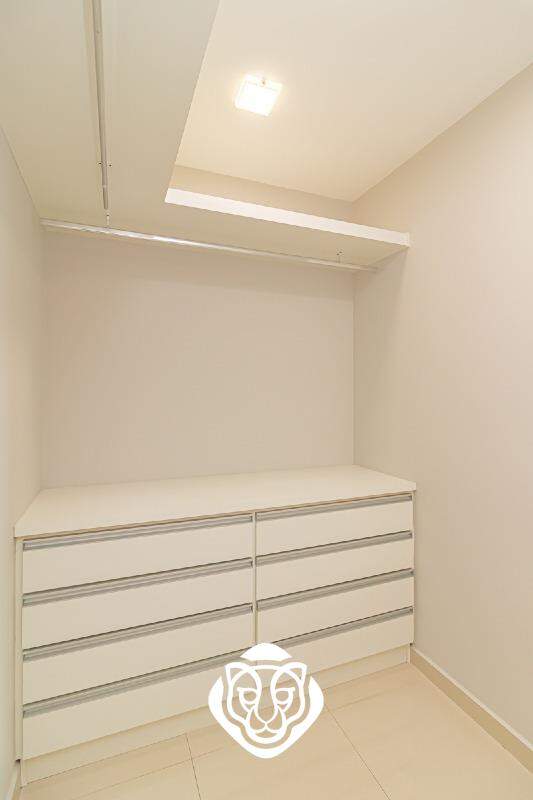 Dormitório II / Closet
