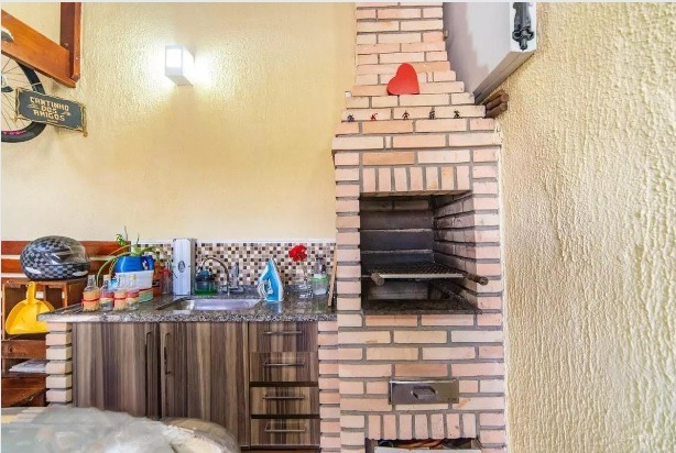 Quintal com churrasqueira