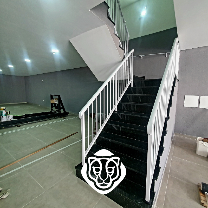 Escada de acesso aos Apartamentos