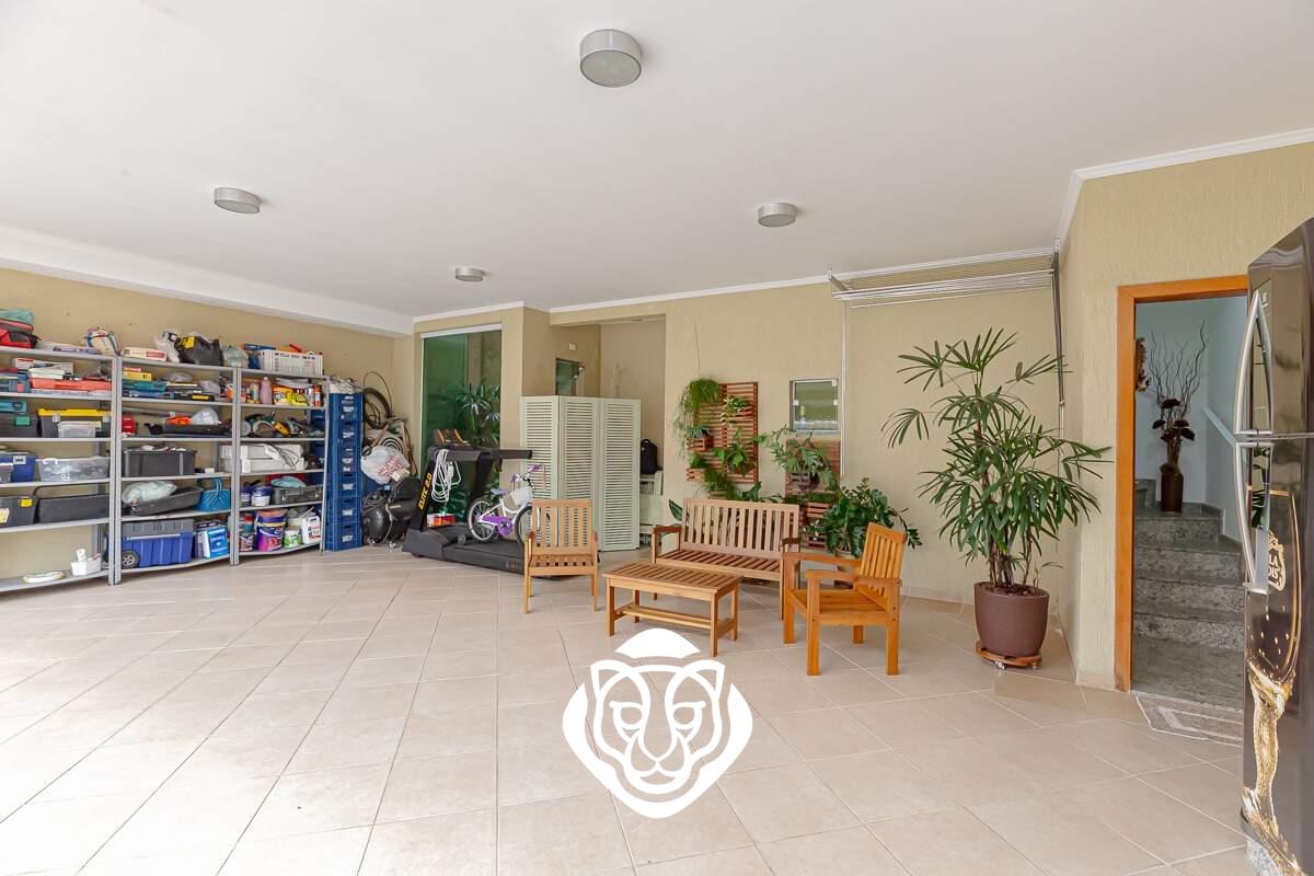 Garagem/ Área de churrasqueira