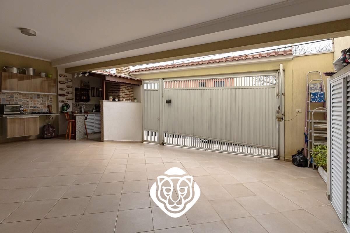 Garagem/ Área de churrasqueira