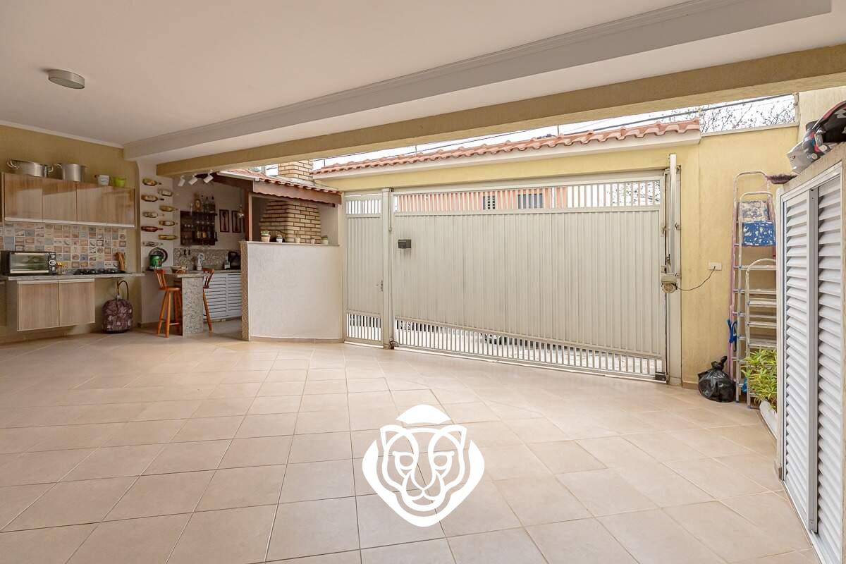 Garagem/ Área de churrasqueira